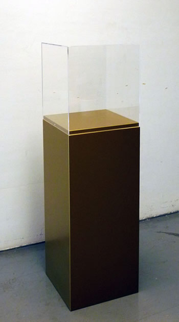 totem con gradini plexiglass